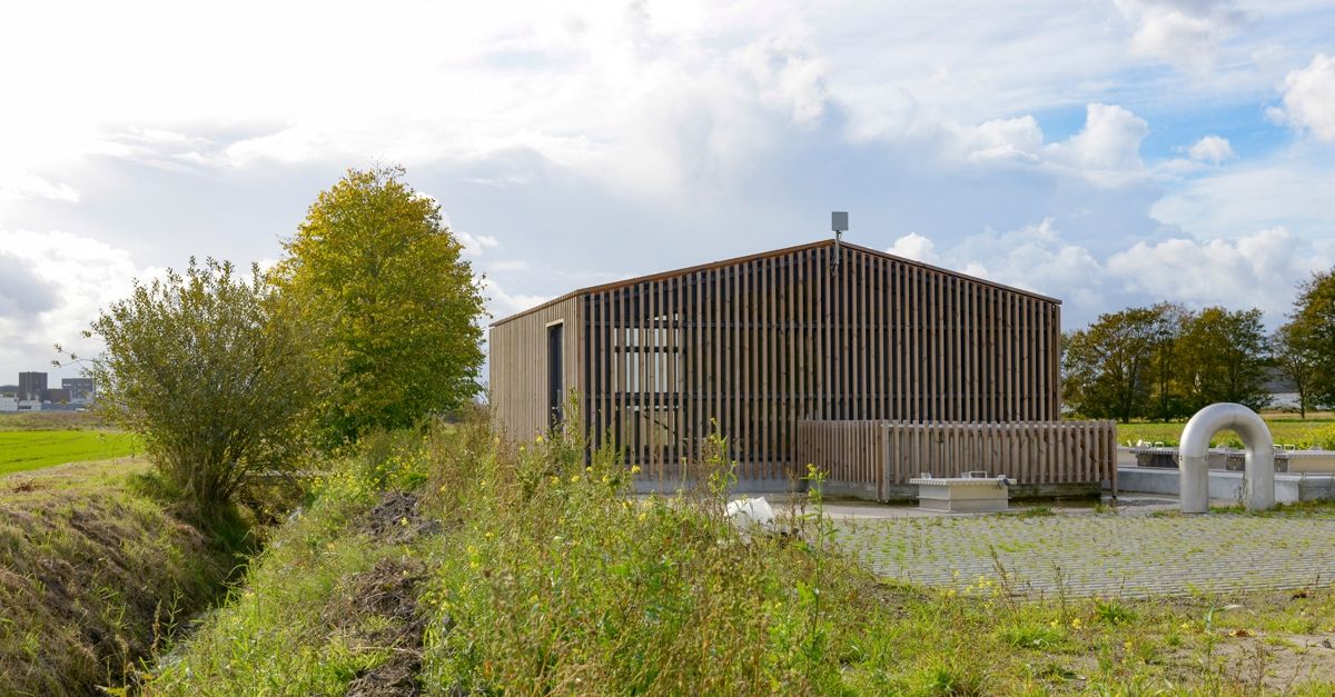 Pumpestation placeret i grønt område